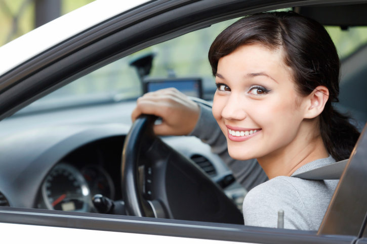 Prawo jazdy - obowiązki młodych kierowców w dwuletnim okresie próbnym